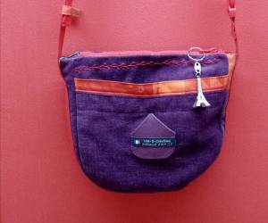 Sac petit modèle, port en bandoulière- violet et rouge